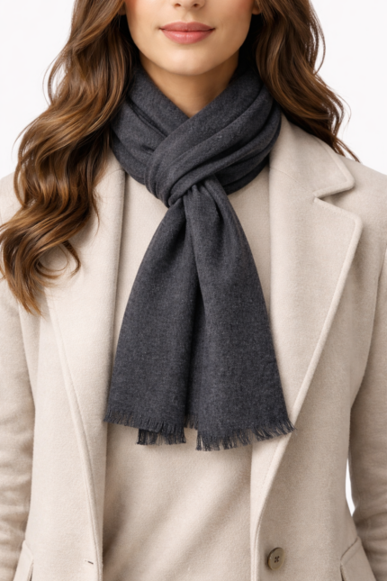 Écharpe unisexe grise en laine de yak – Douceur naturelle & chaleur raffinée